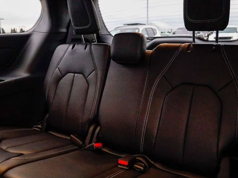 New 2026 Chrysler Pacifica Select image 20
