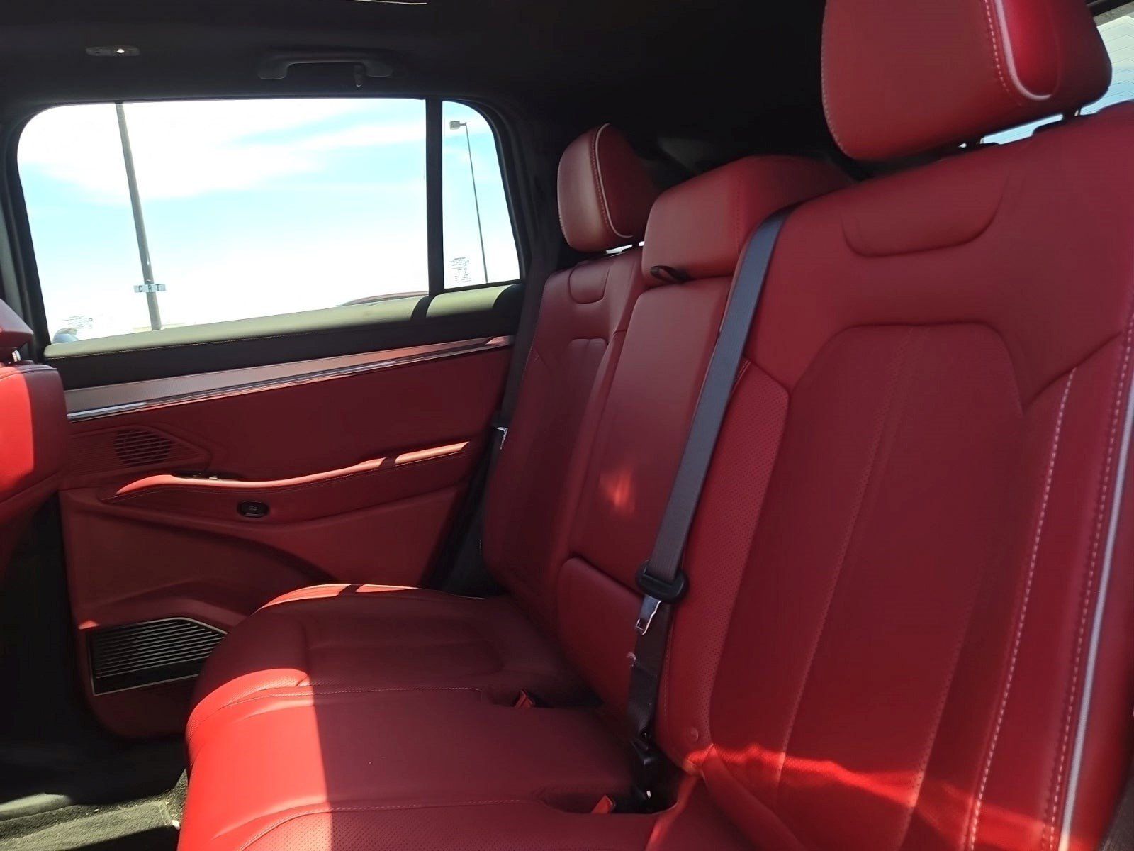 Used 2025 Jeep Wagoneer S Launch Edition AWD/4WD image 9