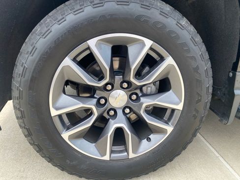 Used 2022 Chevrolet Silverado 1500 LT AWD/4WD image 31