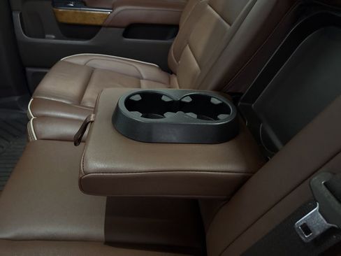 Used 2018 Chevrolet Silverado 1500 High Country image 33