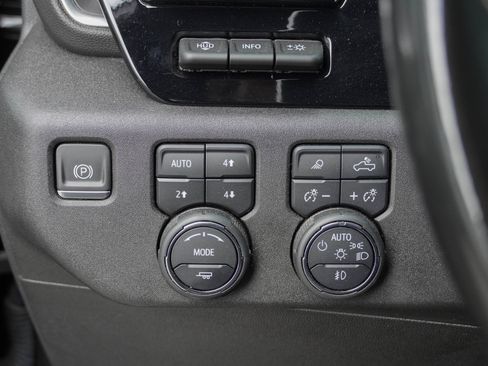 Used 2024 Chevrolet Silverado 2500 High Country w/ Technology Package AWD/4WD image 16