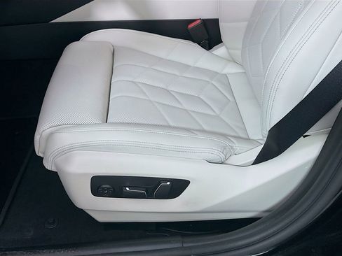 New 2026 BMW 530i xDrive w/ Executive Package image 19