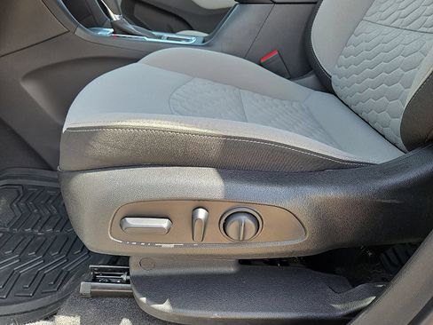 Used 2021 Chevrolet Equinox LS w/ LS Convenience Package FWD image 23