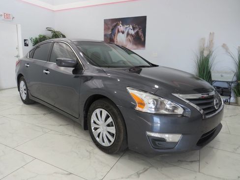 Used 2013 Nissan Altima 2.5 S image 2