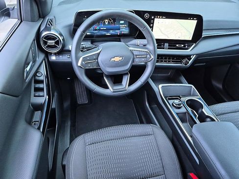 Certified 2026 Chevrolet Equinox LT FWD image 30
