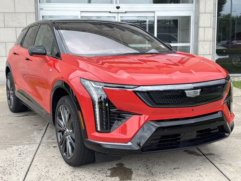 New 2025 Cadillac Optiq Sport 2 w/ LPO, Floor Liner Package image 2