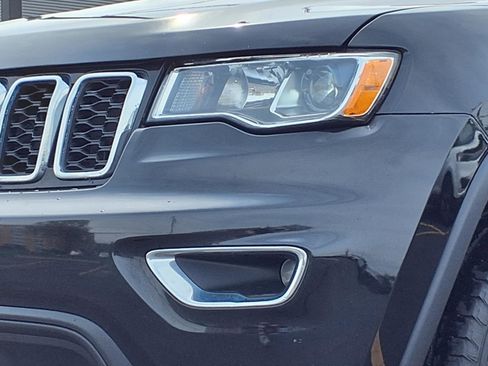 Used 2018 Jeep Grand Cherokee Laredo AWD/4WD image 26