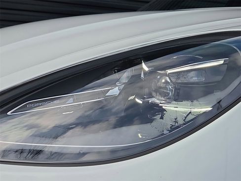 Certified 2026 Porsche Macan image 25