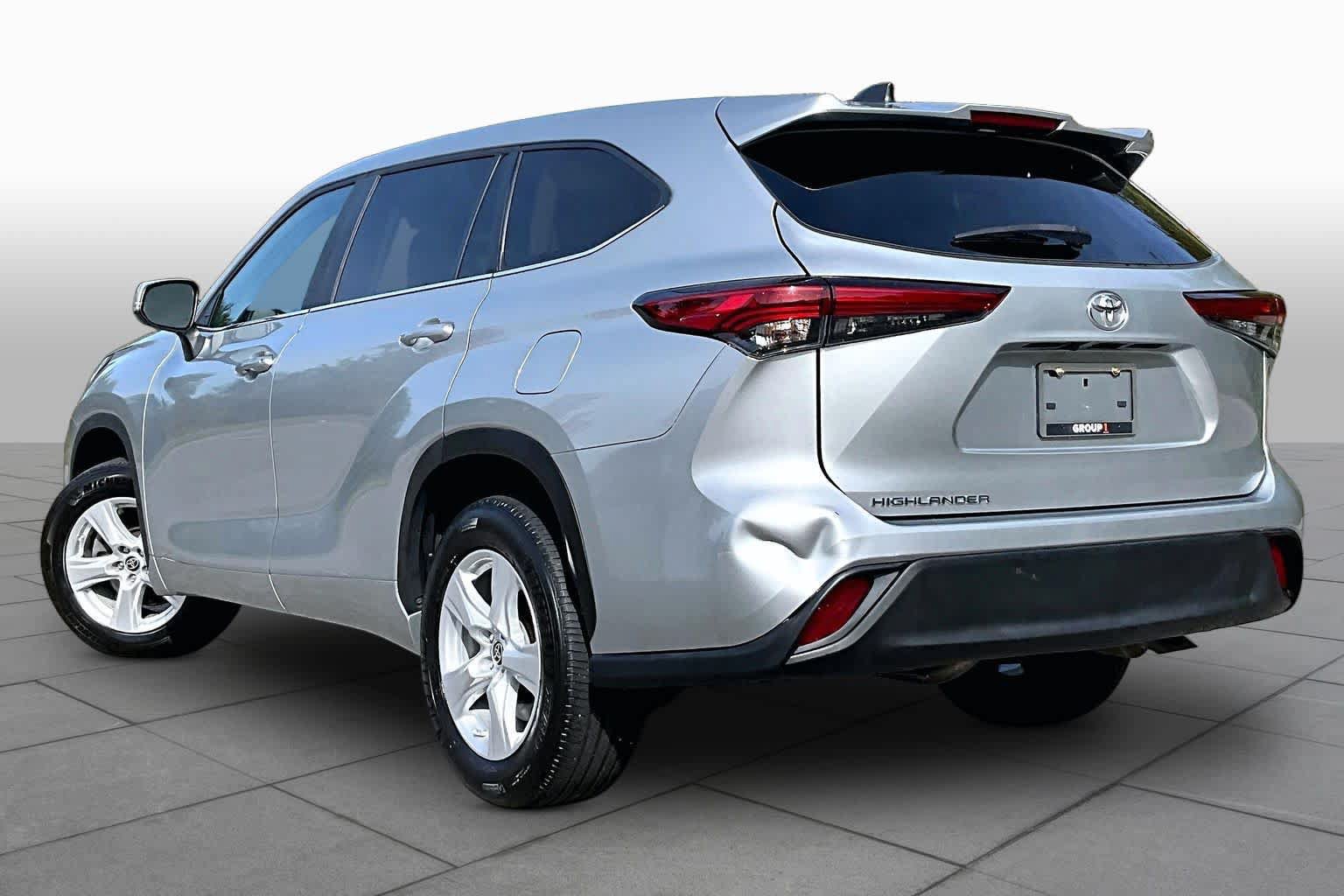 Used 2023 Toyota Highlander L FWD image 11