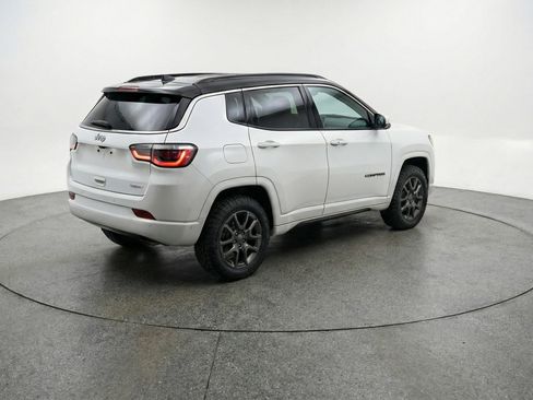 Used 2025 Jeep Compass Trailhawk image 9
