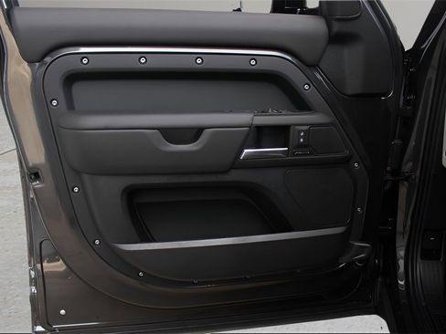 New 2025 Land Rover Defender 110 S image 10