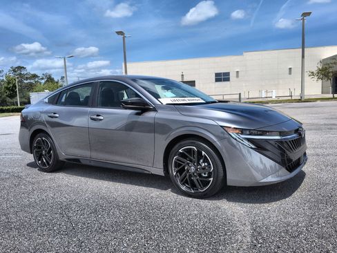 New 2026 Nissan Sentra SR FWD image 3
