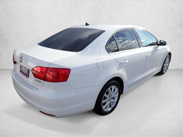 Used 2013 Volkswagen Jetta SE FWD image 4