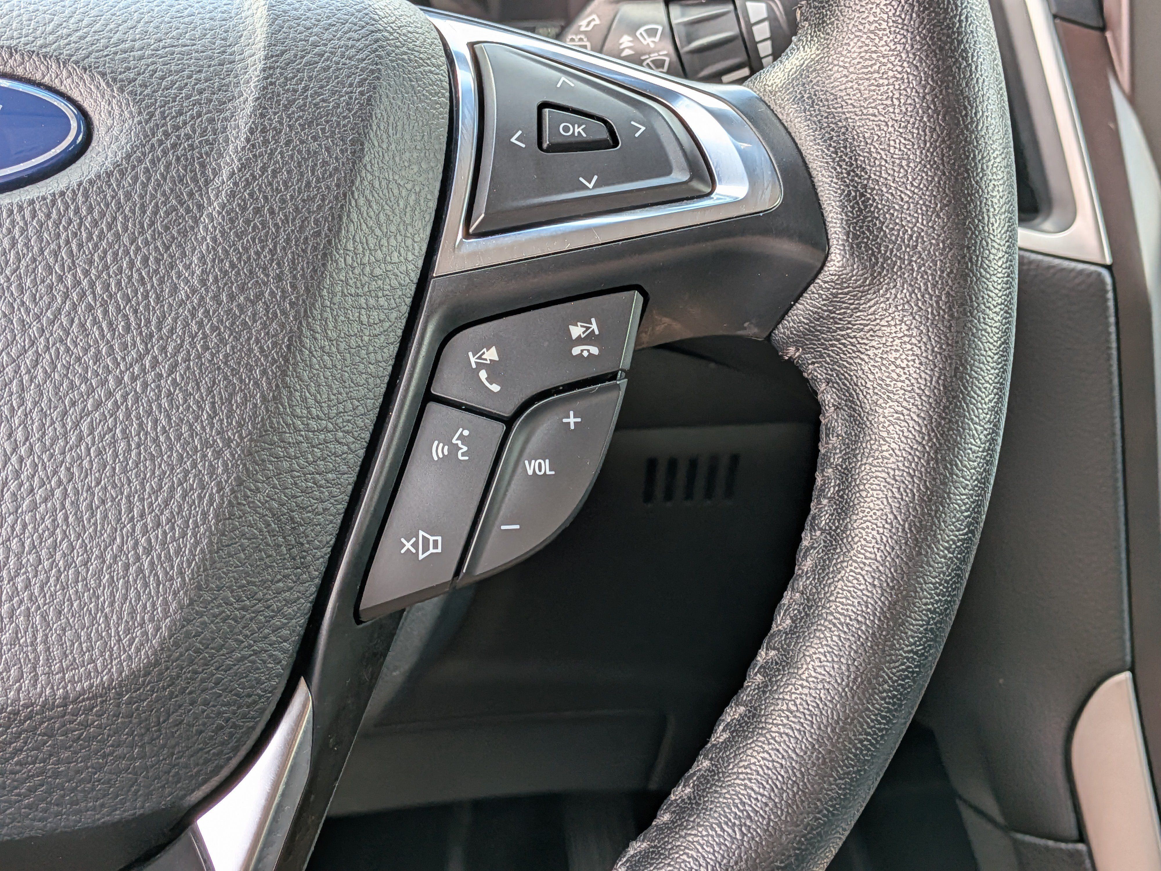 Used 2021 Ford Edge SEL AWD/4WD image 25