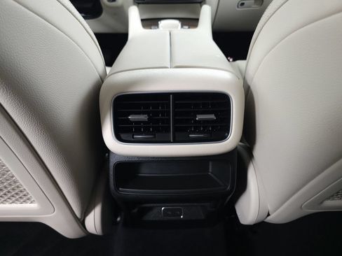 Used 2025 Mercedes-Benz GLE 450e 4MATIC w/ Driver Assistance Package image 28