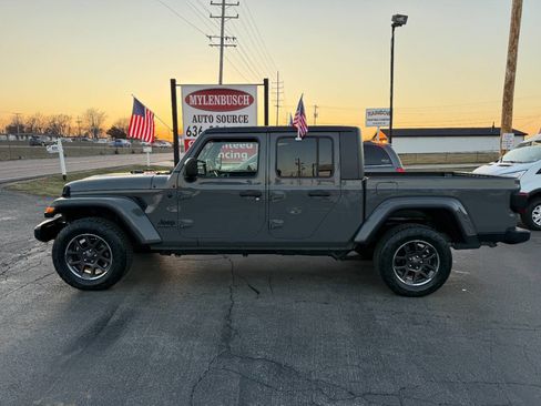 Used 2020 Jeep Gladiator Sport image 2