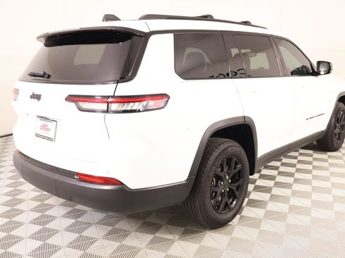 Used 2024 Jeep Grand Cherokee L Laredo RWD image 21