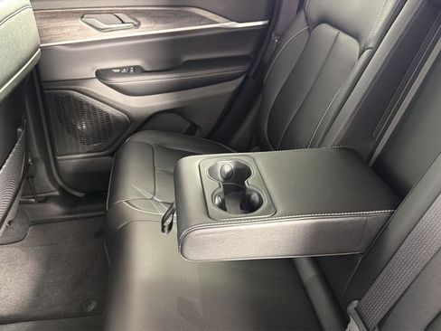 Used 2024 Jeep Grand Cherokee Limited AWD/4WD image 22