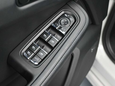 Certified 2020 Porsche Macan Turbo AWD/4WD image 15
