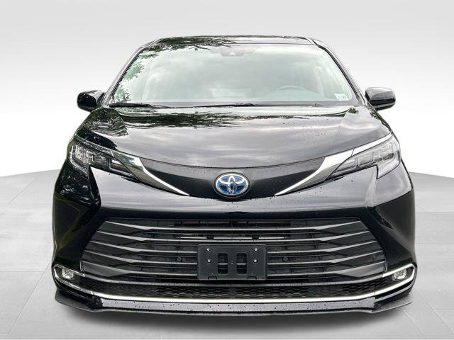 Used 2024 Toyota Sienna XLE w/ XLE Plus Package AWD/4WD image 14