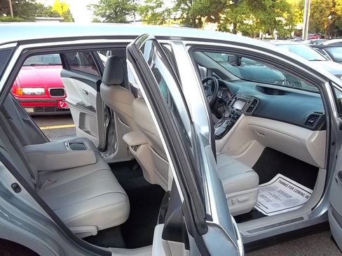 Used 2015 Toyota Venza XLE w/ XLE Premium Package FWD image 3