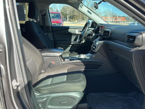 Used 2023 Ford Explorer XLT image 17