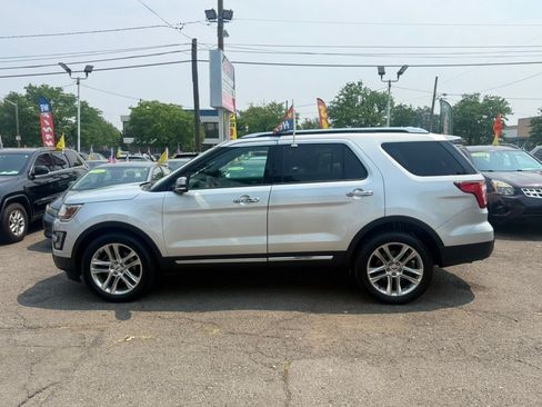 Used 2017 Ford Explorer Limited w/ Equipment Group 301A AWD/4WD image 6