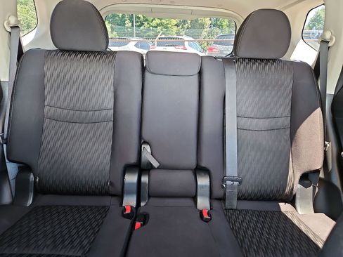 Used 2018 Nissan Rogue SV w/ Premium Package FWD image 14