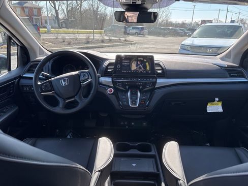 Certified 2025 Honda Odyssey Touring image 13