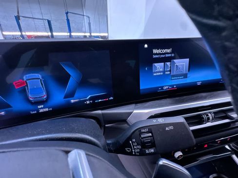 Used 2023 BMW 330i xDrive Sedan w/ Premium Package image 19