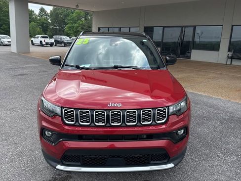 Used 2025 Jeep Compass Limited AWD/4WD image 2