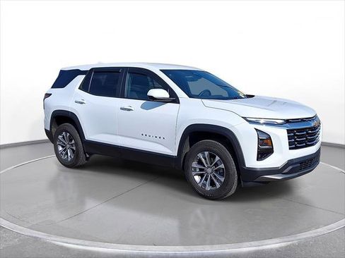 Used 2025 Chevrolet Equinox LT w/ Safety and Technology Package FWD image 2