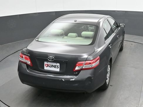 Used 2010 Toyota Camry LE FWD image 23