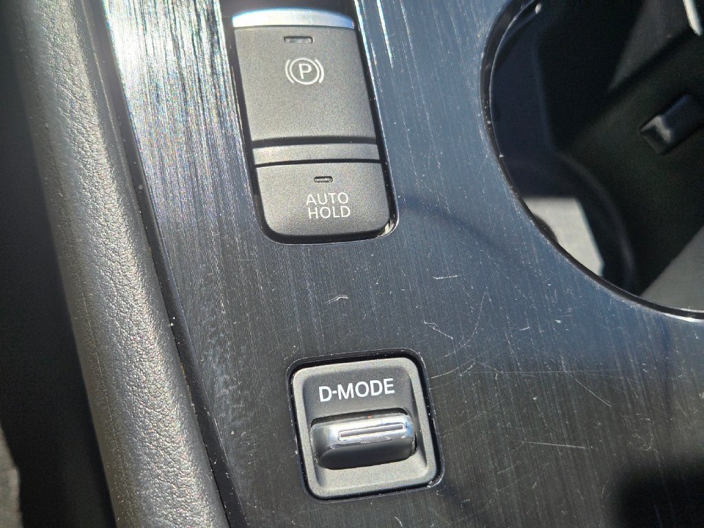 Used 2025 Nissan Rogue SV FWD image 28