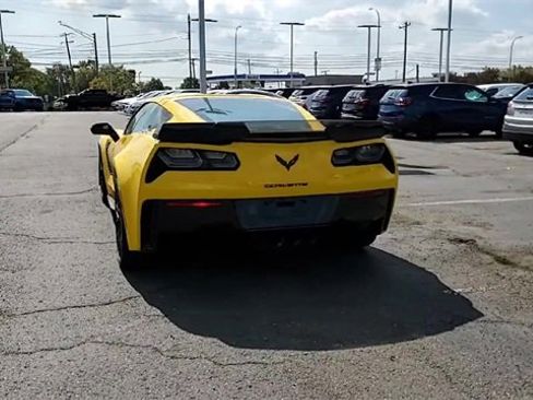 Used 2015 Chevrolet Corvette Z06 w/ 3LZ Preferred Equipment Group image 7