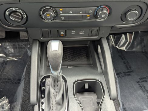 New 2026 Nissan Frontier SV w/ Tow Package AWD/4WD image 18