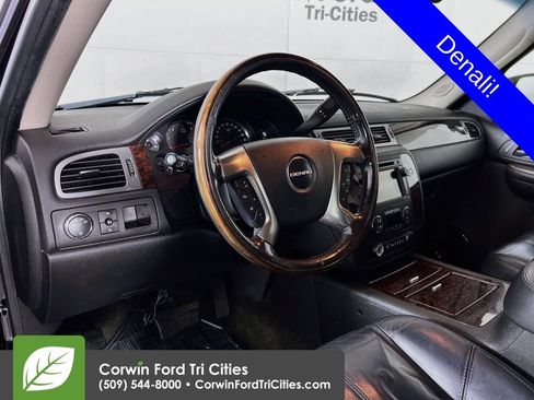 Used 2007 GMC Yukon Denali AWD/4WD image 3