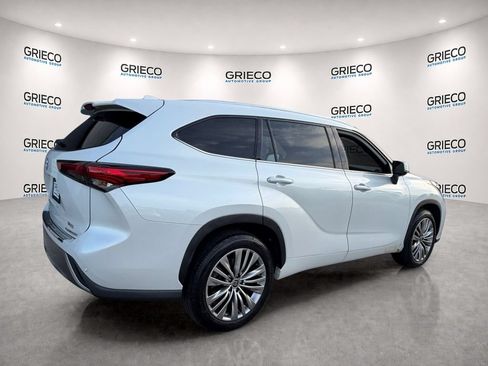 Used 2022 Toyota Highlander Platinum FWD image 7