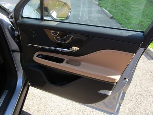 Used 2022 Lincoln Corsair Reserve w/ Equipment Group 201A image 18