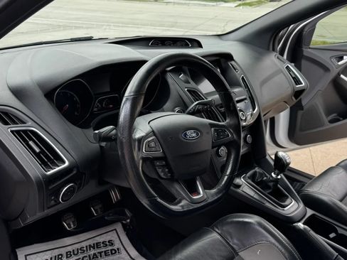 Used 2018 Ford Focus ST w/ Equipment Group 401A FWD image 23