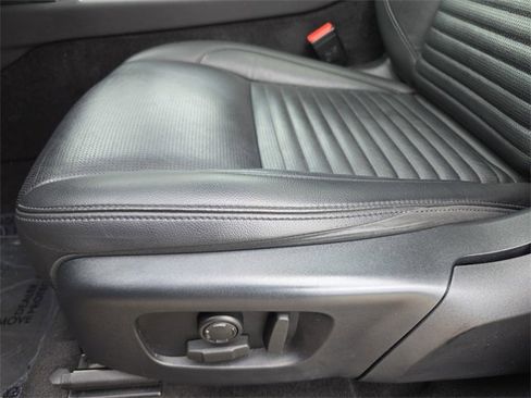 Used 2023 Land Rover Discovery Sport S image 32