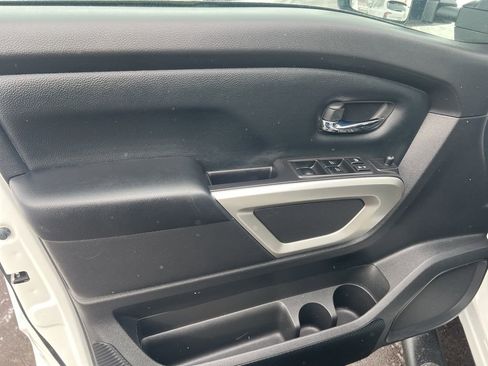 Certified 2021 Nissan Titan SV w/ SV Convenience Package image 7
