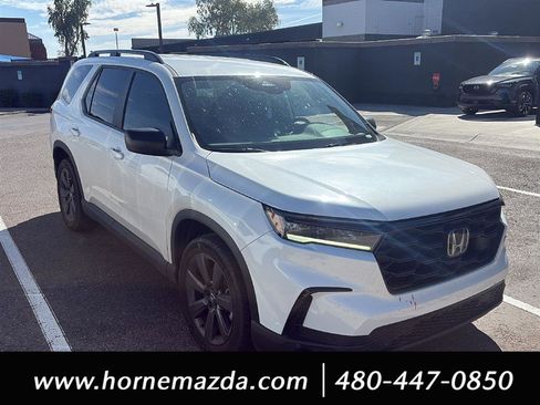 Used 2023 Honda Pilot Sport image 3