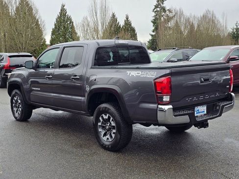 Used 2018 Toyota Tacoma TRD Off-Road image 3