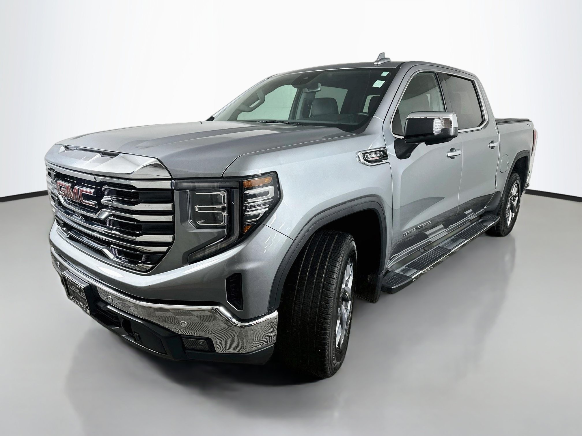 Used 2024 GMC Sierra 1500 SLT w/ SLT Premium Plus Package AWD/4WD image 3