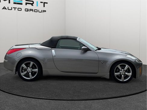 Used 2009 Nissan 350Z Touring RWD image 10