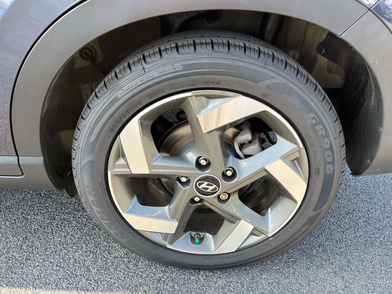 Used 2022 Hyundai Venue Limited FWD image 11