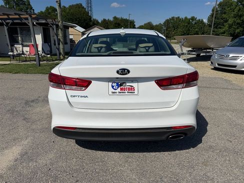 Used 2017 Kia Optima LX FWD image 4