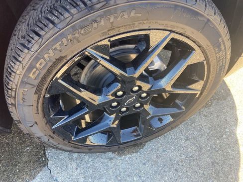 Certified 2024 Chevrolet Traverse RS image 3