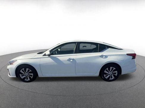 Used 2023 Nissan Altima 2.5 S FWD image 9